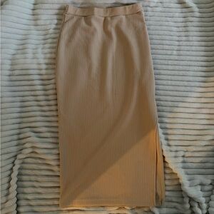 Elegant Tan Ribbed Midi Skirt